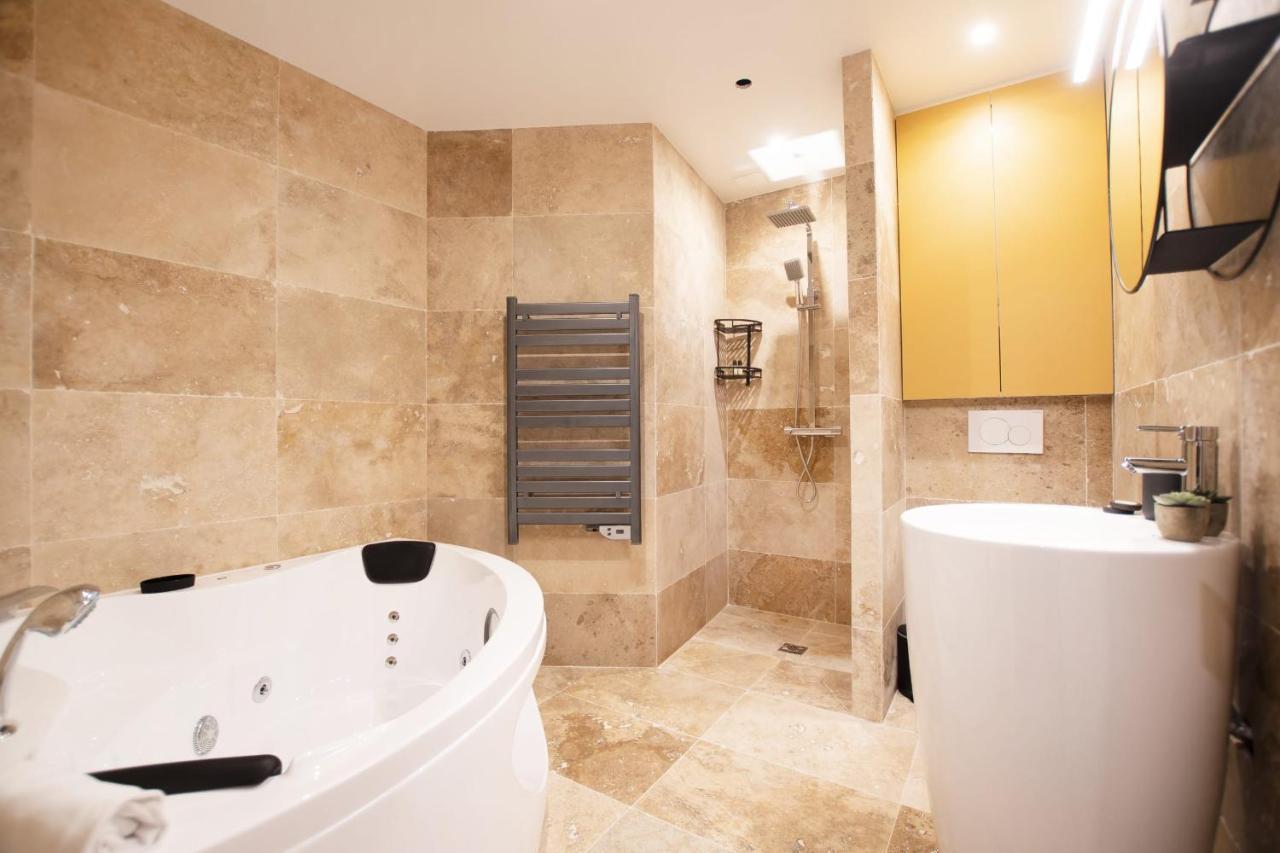 Апартаменти Guestready - Studio With Jacuzzi In The 10 Th Париж Екстер'єр фото